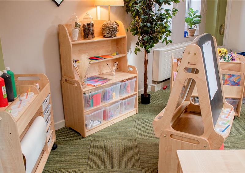 A classroom with different pieces of Millhouse classroom furniture inside it.